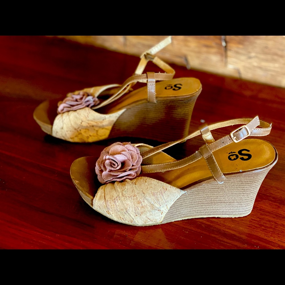 SO lace wedge shoes
